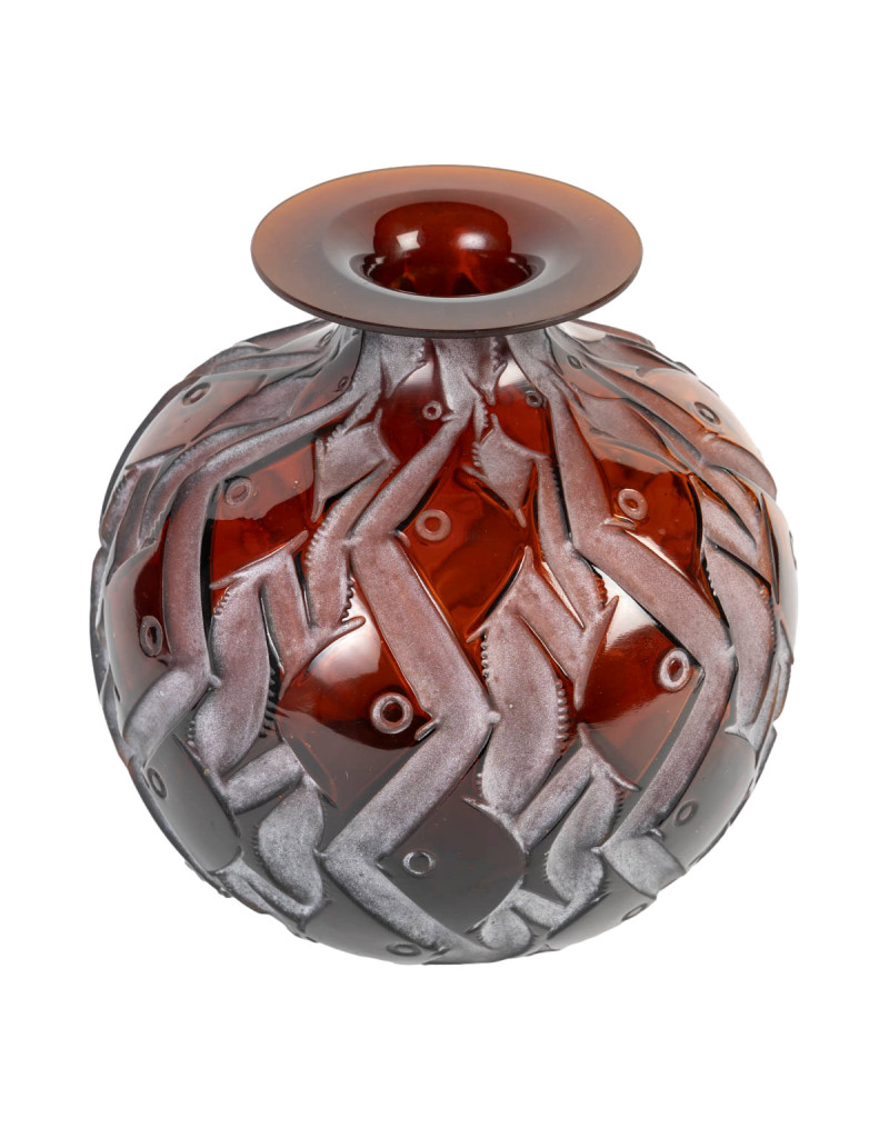 René Lalique, 1928 - Vase "Penthièvre" Teinté Ambre  .